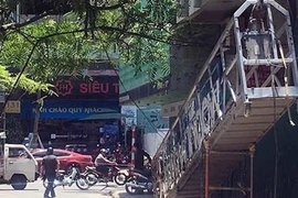 Đứt cáp sàn treo công trình, 3 người bị thương