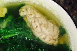 Canh rau cần, óc lợn trị nhiệt miệng