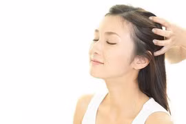 Giật tóc, vỗ đầu có tốt?