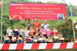 Học sinh Điện Biên và Đăk Lăk hân hoan chào mừng những “chiếc cầu nối dài tri thức” của Bridgestone