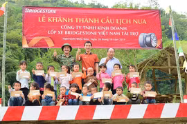 Học sinh Điện Biên và Đăk Lăk hân hoan chào mừng những “chiếc cầu nối dài tri thức” của Bridgestone