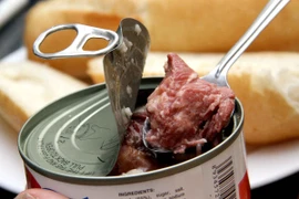 Không nên dùng quá nhiều đồ hộp