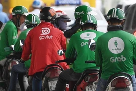 Xe công nghệ thu thêm phụ phí Tết