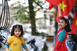 Không khí chiều 30 Tết từ nhà ra phố