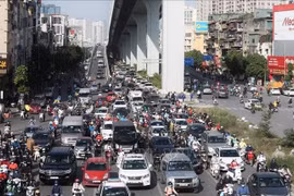 Đề xuất phân làn cứng tách riêng ô tô, xe máy trên đường Nguyễn Trãi (Hà Nội)