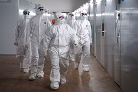 Bài toán nhân lực TP.HCM cần giải để chống dịch 'trường kỳ'