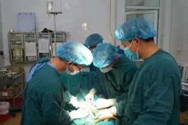 Dương vật tím đen vì bơm silicon để tăng... kích thước