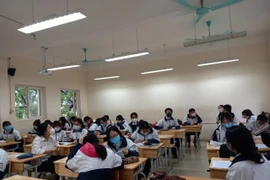 Một lớp học của Trường THPT Nguyễn Gia Thiều Hà Nội chỉ đạt một nửa sĩ số cách đây 1 tuần...