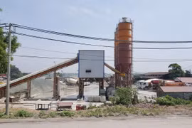 Sơn Tây – Hà Nội: Trạm trộn bê tông không phép ngang nhiên hoạt động