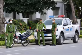 An ninh quanh khu vực nhà riêng cựu Chủ tịch UBND TP Hà Nội được thắt chặt.