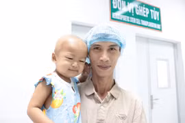 Bệnh viện Nhi đồng 2: Em bé 32 tháng tuổi bị u nguyên bào thần kinh được ghép tế bào gốc 