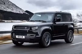 Land Rover là thương hiệu xe gốc Anh Quốc nổi tiếng với những dòng xe gầm cao có hệ dẫn động 4 bánh.