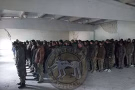 Tàn binh tiểu đoàn Lính thủy Đánh bộ Ukraina đầu hàng dân quân Donetsk tại Mariupol