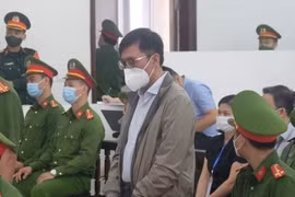 Nguyên Tổng Cục trưởng Tổng Cục tình báo Nguyễn Duy Linh tại tòa