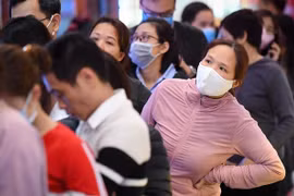 Vàng giảm nhẹ, người mua vẫn lỗ cả triệu đồng