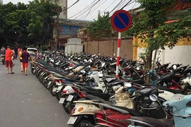 Hà Nội tăng phí xe máy, ô tô lên gấp đôi từ 1/1/2018