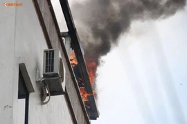 Hà Nội: Cháy khách sạn Momizi, khách hoảng loạn