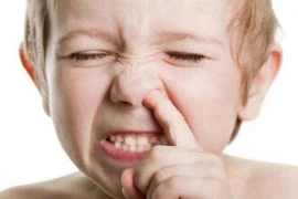 Hay ngoáy mũi có ảnh hưởng tới sức khoẻ không?