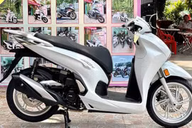 “Bóc tem” Honda SH 350i đầu tiên về tới Việt Nam: đắt hơn SH 300i phân phối chính hãng gần trăm triệu