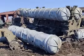 Video: Bom chính xác Nga hủy diệt trận địa S-300 của Ukraina