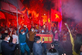 Người dân Hải Phòng ăn mừng hết cách ly