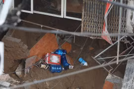 Hiện trường hố 'tử thần' rộng hơn 100 m2