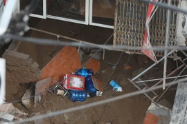 Hiện trường hố 'tử thần' rộng hơn 100 m2