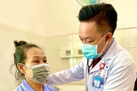 Điều trị phình động mạch trên bệnh nhân bị nhịp tim nhanh và đặt 3 stent