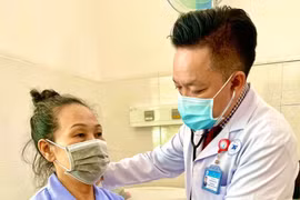 Điều trị phình động mạch trên bệnh nhân bị nhịp tim nhanh và đặt 3 stent