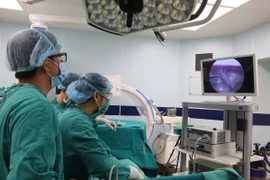  Phải mổ 2 lần vì để tinh hoàn ẩn nằm lâu trong ổ bụng