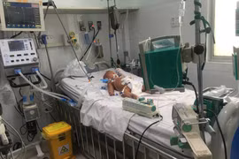 4 sai lầm khi chăm sóc trẻ sốt xuất huyết