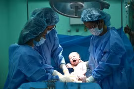 Điều trị kháng sinh vì thích “sinh thuận tự nhiên”