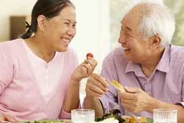 Dinh dưỡng hợp lý cho người cao tuổi bị đột quỵ