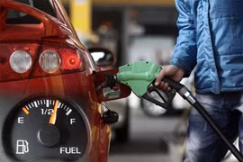 Đi ô tô, làm thế nào để tiết kiệm xăng hằng tháng?