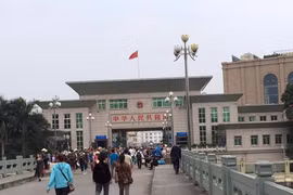 Dừng thông quan Cửa khẩu Móng Cái-Đông Hưng 