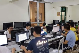 Thi trực tuyến học sinh giỏi Tin các trường chuyên: Giữ kỳ thi, giữ “nhiệt” học tập