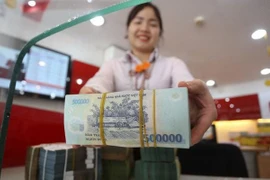 Tiền đang thừa, ngân hàng “gồng” thế nào để hỗ trợ doanh nghiệp mùa dịch?