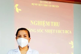  Áo chống sốc nhiệt cho nhân viên y tế