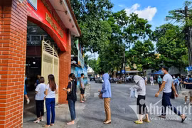 Phường đông dân nhất Hà Nội yêu cầu viết cam kết, nêu lý do không tiêm chủng