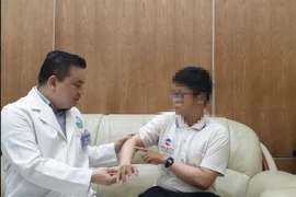 Lở loét, sưng phù vì tự chữa vảy nến 