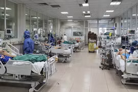 Báo động tình trạng người Hà Nội test nhanh dương tính tự đến cơ sở điều trị tầng 2 – 3