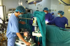 Hai viện phối hợp cứu bệnh nhân ngừng tim do bóc tách động mạch chủ