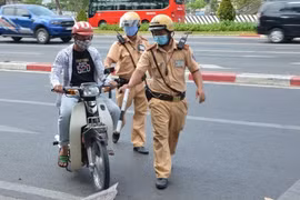 Trường hợp nào CSGT được kiểm tra cốp xe, điện thoại của người đi đường?