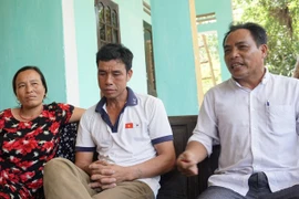 Trưởng thôn xin lỗi vì vận động dân ký đơn từ chối nhận hỗ trợ