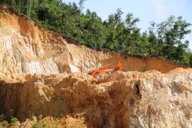 Kỷ luật chủ tịch xã để doanh nghiệp “rút ruột” tài nguyên