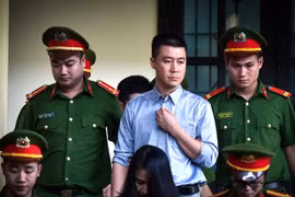 Xử lý thế nào khi VKS kháng nghị hủy quyết định tha tù Phan Sào Nam?