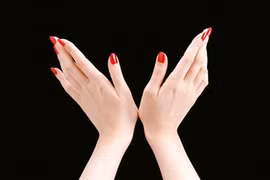 Tay lệch có nên phẫu thuật?