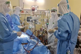 Phục hồi dịch vụ chăm sóc sức khỏe toàn dân, đảm bảo an ninh y tế