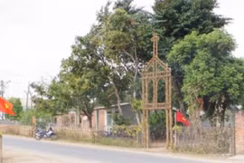 Bên ngoài nhà bà Y Mới - nơi xảy ra vụ sát hại.