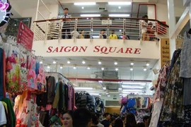 TPHCM: Thu giữ nhiều hàng giả tại trung tâm thương mại Sài Gòn Square